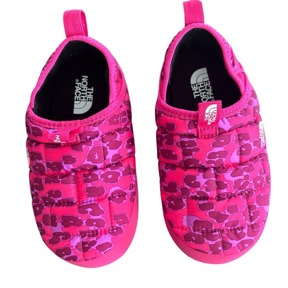 The North Face Kids Pink Slippers - Picture 1 of 4